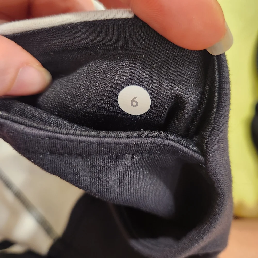 lululemon Women's Wunder Under leggings color block black and white crop size 6 - Picture 3 of 3